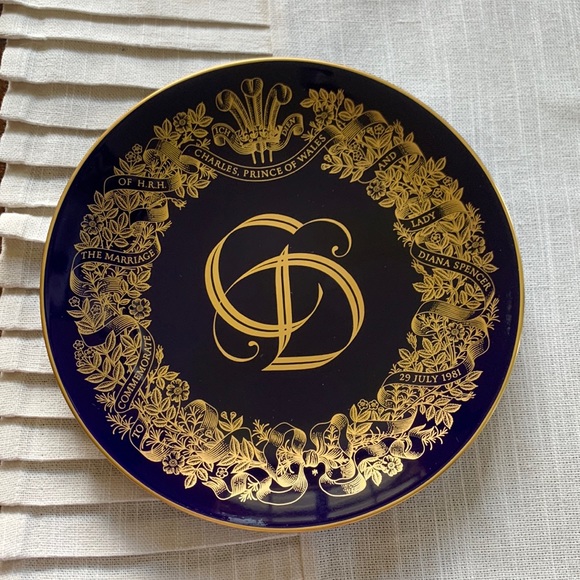 The Royal Wedding Plate in commemoration of the marriage of Charles & Lady Diana - Picture 1 of 3